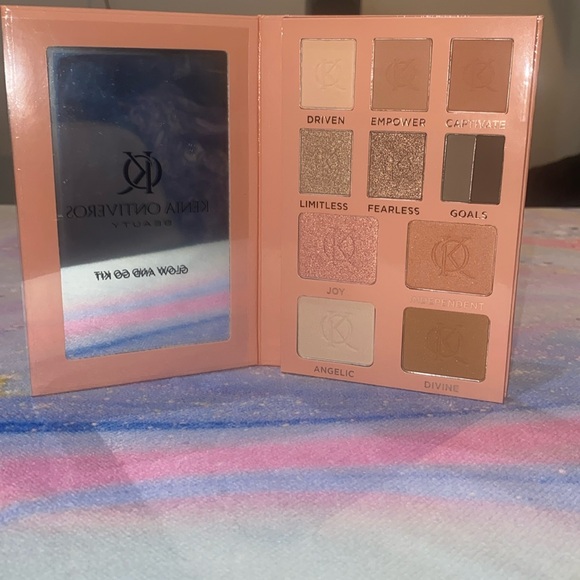 NIB Kenia Ontiveras Beauty glow and go kit - Picture 3 of 5
